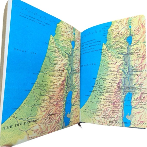 New American Standard Bible 1977 Red Letter Dictionary Concordance Famil… - Picture 11 of 13